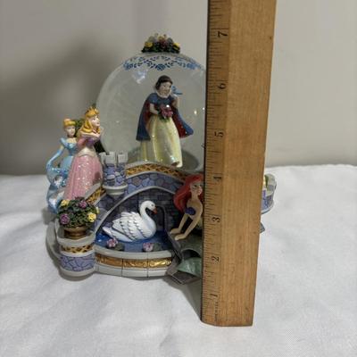 LOT 141: Disney Princesses - Snow White Snow Globe Music Box with Cinderella, Sleeping Beauty, Bell and The Little Mermaid
