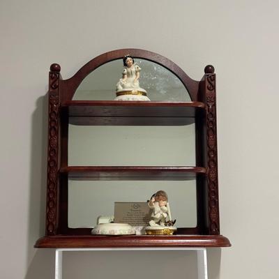 LOT::143: Lenox Disney’s Snow White and Bashful Trinket Boxes with Trinkets/Charms and Mirrored Display Shelf