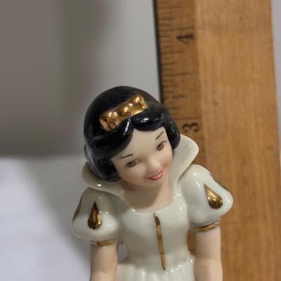 LOT::143: Lenox Disney’s Snow White and Bashful Trinket Boxes with Trinkets/Charms and Mirrored Display Shelf