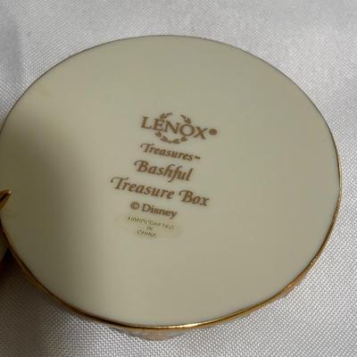 LOT::143: Lenox Disney’s Snow White and Bashful Trinket Boxes with Trinkets/Charms and Mirrored Display Shelf