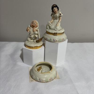 LOT::143: Lenox Disney’s Snow White and Bashful Trinket Boxes with Trinkets/Charms and Mirrored Display Shelf