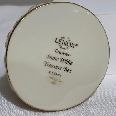 LOT::143: Lenox Disney’s Snow White and Bashful Trinket Boxes with Trinkets/Charms and Mirrored Display Shelf