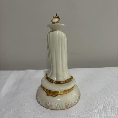 LOT 144: Disney Snow White and the Seven Dwarfs Collection Trinket /Treasure Boxes - The Evil Queen with COA, Grumpy and Doc with Golden...