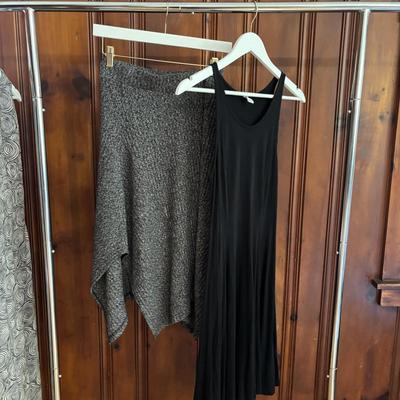 LOT 151: Cali Paris Floral Brown Top, Krarkorum Black and White Dress, J Crew Green Velvet Blazer, Anthropologie Mini Dress and More