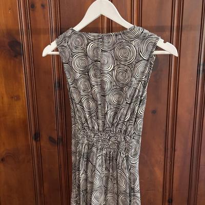 LOT 151: Cali Paris Floral Brown Top, Krarkorum Black and White Dress, J Crew Green Velvet Blazer, Anthropologie Mini Dress and More