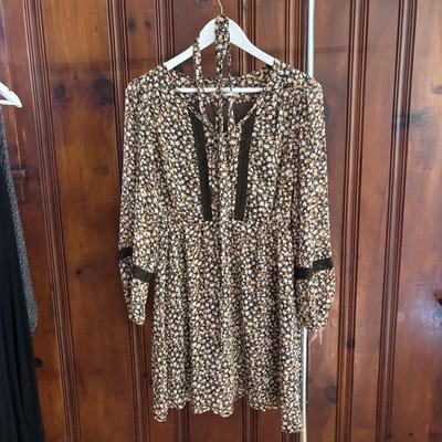 LOT 151: Cali Paris Floral Brown Top, Krarkorum Black and White Dress, J Crew Green Velvet Blazer, Anthropologie Mini Dress and More