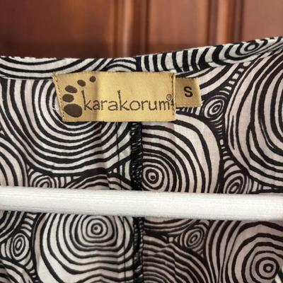 LOT 151: Cali Paris Floral Brown Top, Krarkorum Black and White Dress, J Crew Green Velvet Blazer, Anthropologie Mini Dress and More