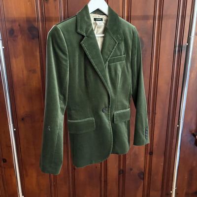 LOT 151: Cali Paris Floral Brown Top, Krarkorum Black and White Dress, J Crew Green Velvet Blazer, Anthropologie Mini Dress and More