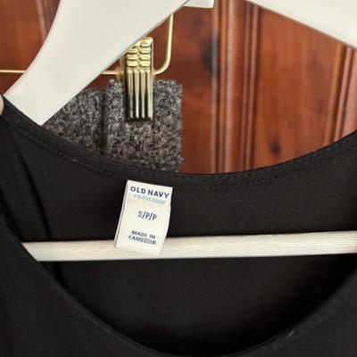 LOT 151: Cali Paris Floral Brown Top, Krarkorum Black and White Dress, J Crew Green Velvet Blazer, Anthropologie Mini Dress and More