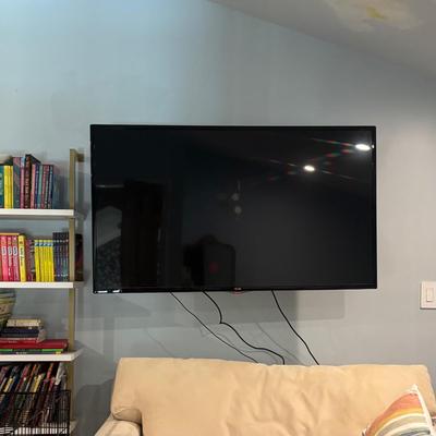 LOT 183: LG Television Model 55LN5400-UA