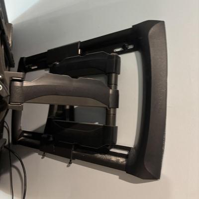 LOT 183: LG Television Model 55LN5400-UA