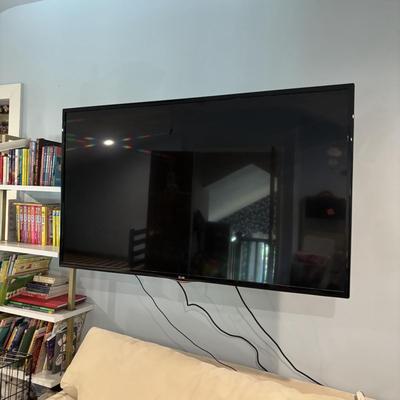 LOT 183: LG Television Model 55LN5400-UA