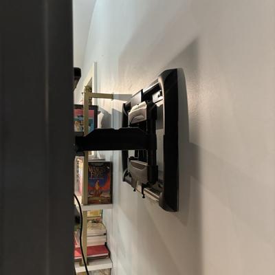 LOT 183: LG Television Model 55LN5400-UA