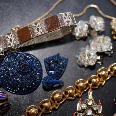 GROUPING OF COSTUME JEWELRY SARA COVENTRY, RHINESTONE AND MORE