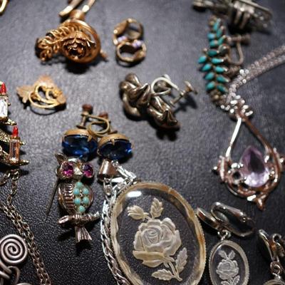 GROUPING OF COSTUME JEWELRY SARA COVENTRY, RHINESTONE AND MORE