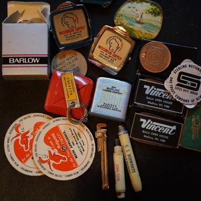 GROUPING OF VINTAGE MADISON ADVERTISING MAGNET CLIPS, GOLF PENCILS MORE