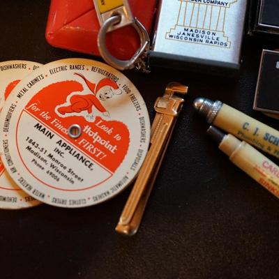 GROUPING OF VINTAGE MADISON ADVERTISING MAGNET CLIPS, GOLF PENCILS MORE