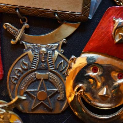 ZOR SHRINER COLLECTIBLE LOT. INCLUDES LADIES ITEMS ALSO. MOST FROM THE 70'S