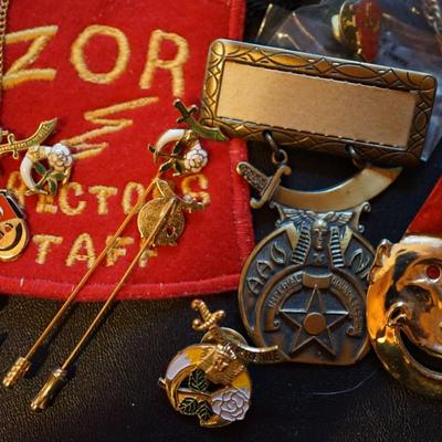 ZOR SHRINER COLLECTIBLE LOT. INCLUDES LADIES ITEMS ALSO. MOST FROM THE 70'S