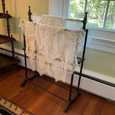 UD765 Antique Quilt Rack With Doilies