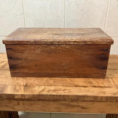 MB787 Vintage Pine Bench With Antique Pine Box
