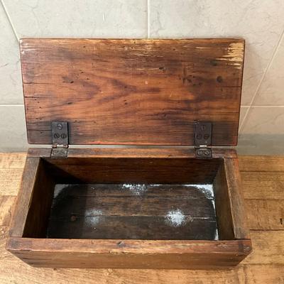 MB787 Vintage Pine Bench With Antique Pine Box