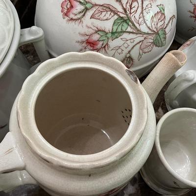 MB788 Antique Ironstone & Porcelain Moss Rose Set