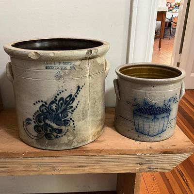 D793 Large Benninton Crock (As-Is) With Salmon Stoneware Crock
