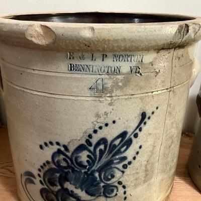D793 Large Benninton Crock (As-Is) With Salmon Stoneware Crock