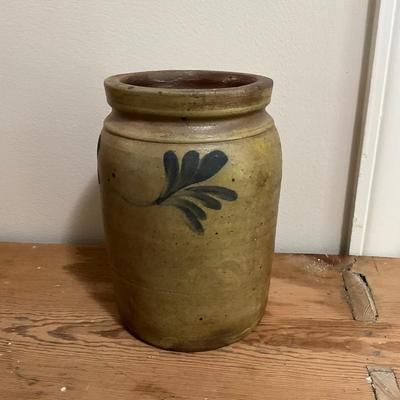 D794 Antique PA Blue Flower Crock