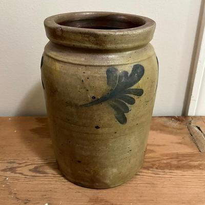 D794 Antique PA Blue Flower Crock