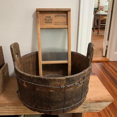 D798 Antique Wooden Wash Bucket With Glass Wash Board