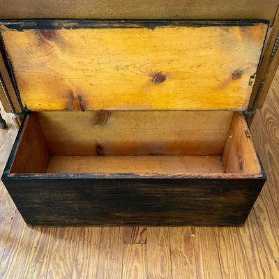 D800 Vintage Pine Chest