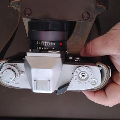 Vintage Camera w/plenty extras