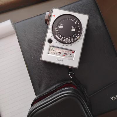 Vintage Camera w/plenty extras