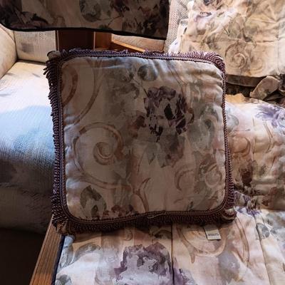 QUEEN SIZE COMFORTER, SHAMS, BEDSKIRT AND THROW PILLOWS PLUS A MATCHING SHOWER CURTAIN