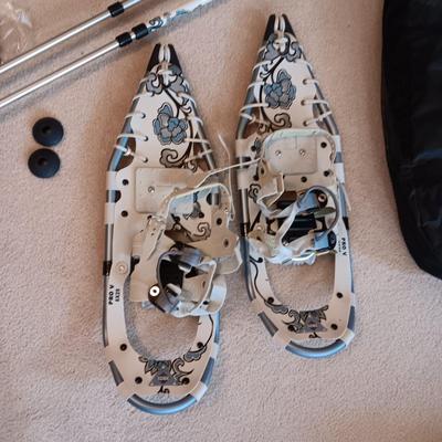 PROFESSIONAL GUIDE PRO V SERIES SNOWSHOES WITH ADJUSTABLE POLES