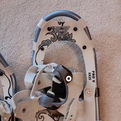 PROFESSIONAL GUIDE PRO V SERIES SNOWSHOES WITH ADJUSTABLE POLES