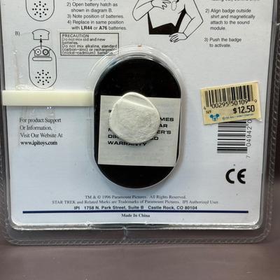 LOT 10P: Star Trek: The Next Generation Starfleet, Voyager Starfleet & Klingon Communicator Talking Sound Badges in Package