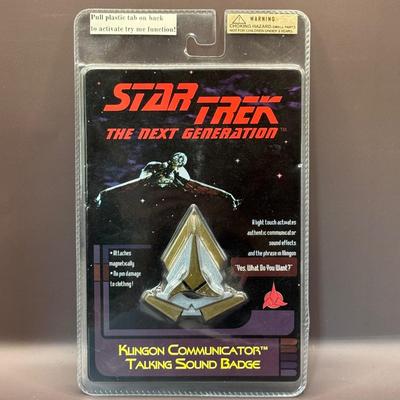 LOT 10P: Star Trek: The Next Generation Starfleet, Voyager Starfleet & Klingon Communicator Talking Sound Badges in Package
