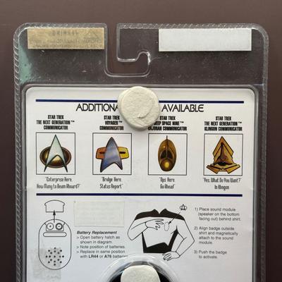 LOT 10P: Star Trek: The Next Generation Starfleet, Voyager Starfleet & Klingon Communicator Talking Sound Badges in Package