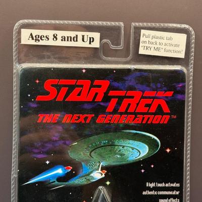 LOT 10P: Star Trek: The Next Generation Starfleet, Voyager Starfleet & Klingon Communicator Talking Sound Badges in Package