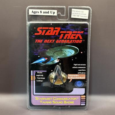 LOT 10P: Star Trek: The Next Generation Starfleet, Voyager Starfleet & Klingon Communicator Talking Sound Badges in Package