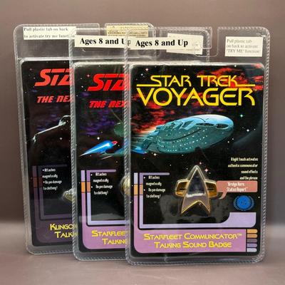 LOT 10P: Star Trek: The Next Generation Starfleet, Voyager Starfleet & Klingon Communicator Talking Sound Badges in Package