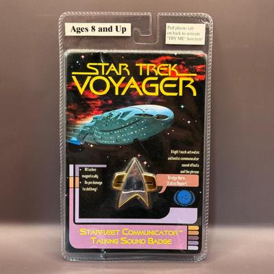 LOT 10P: Star Trek: The Next Generation Starfleet, Voyager Starfleet & Klingon Communicator Talking Sound Badges in Package