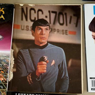 LOT 13P: Star Trek Deep Space Nine Watch in Tin, Hat, Pez & More