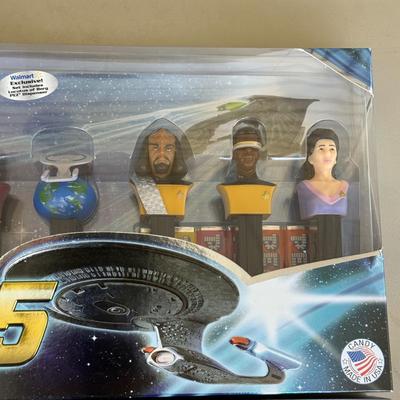 LOT 13P: Star Trek Deep Space Nine Watch in Tin, Hat, Pez & More