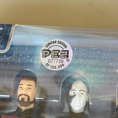 LOT 13P: Star Trek Deep Space Nine Watch in Tin, Hat, Pez & More