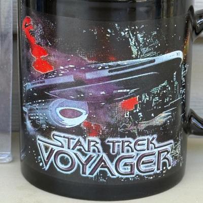LOT 14P: Star Trek Collectibles - 1997 Calendar, U.S.S. Enterprise NCC-1701 Pizza Cutter & More