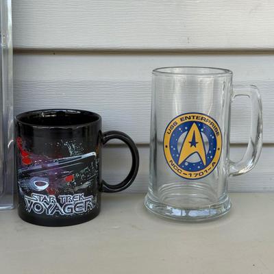 LOT 14P: Star Trek Collectibles - 1997 Calendar, U.S.S. Enterprise NCC-1701 Pizza Cutter & More